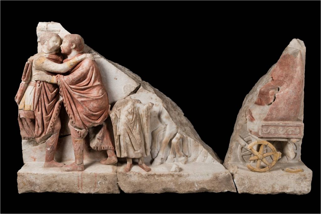 Le relief, avec l'accolade des deux personnages − Çukurbağ Archaeological Project.
